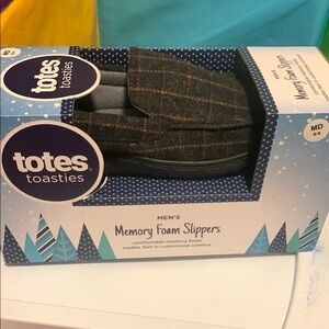 Men’s Totes Toasties Memory Foam Slippers 8-9